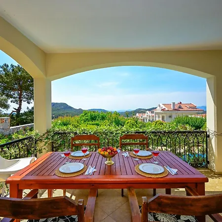Villa Arokarya *